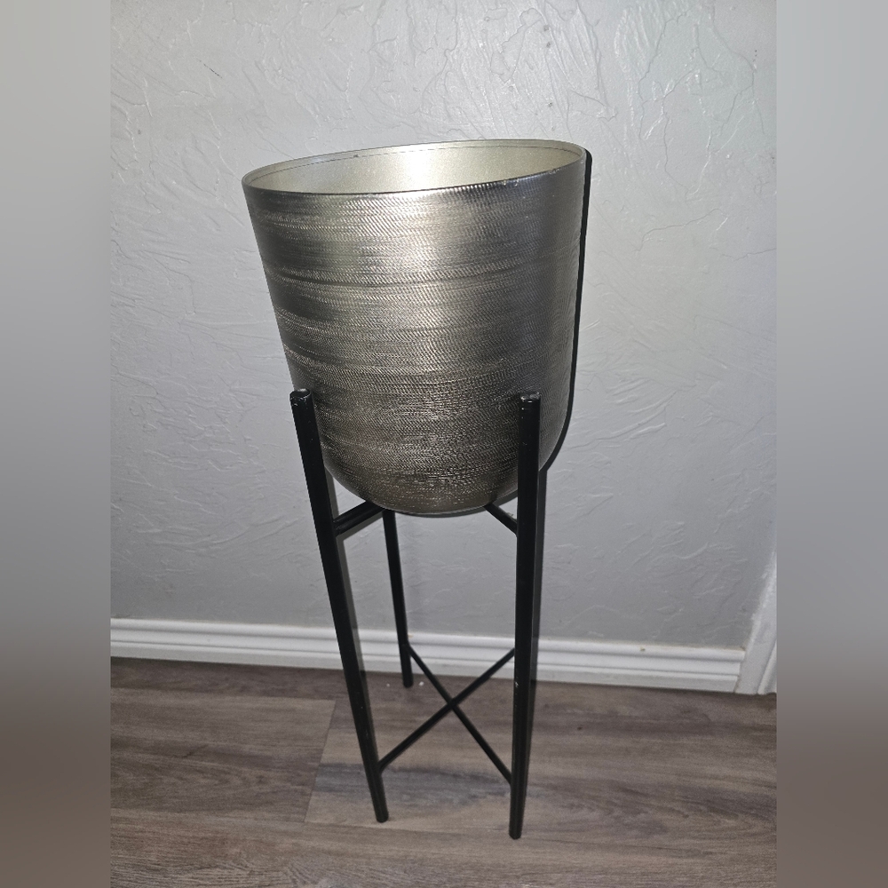 Metal Indoor Plant Holder